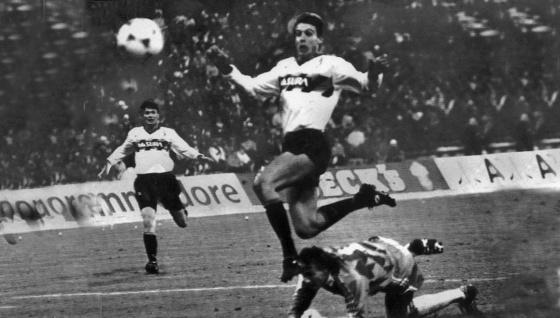 Images from Gazzetta dello Sport | 22 novembre 1988 Bayern - Inter gol di Berti